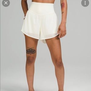 NULU AND MESH HIGHRISE YOGA SHORTS 3.5 NWT LULULEMON